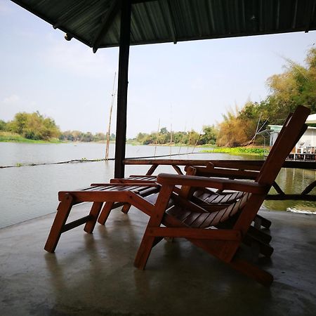 River Marina Resort Uthai Thani Camera foto