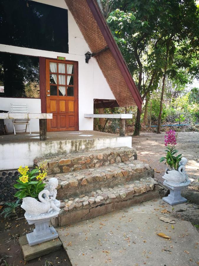 River Marina Resort Uthai Thani Esterno foto