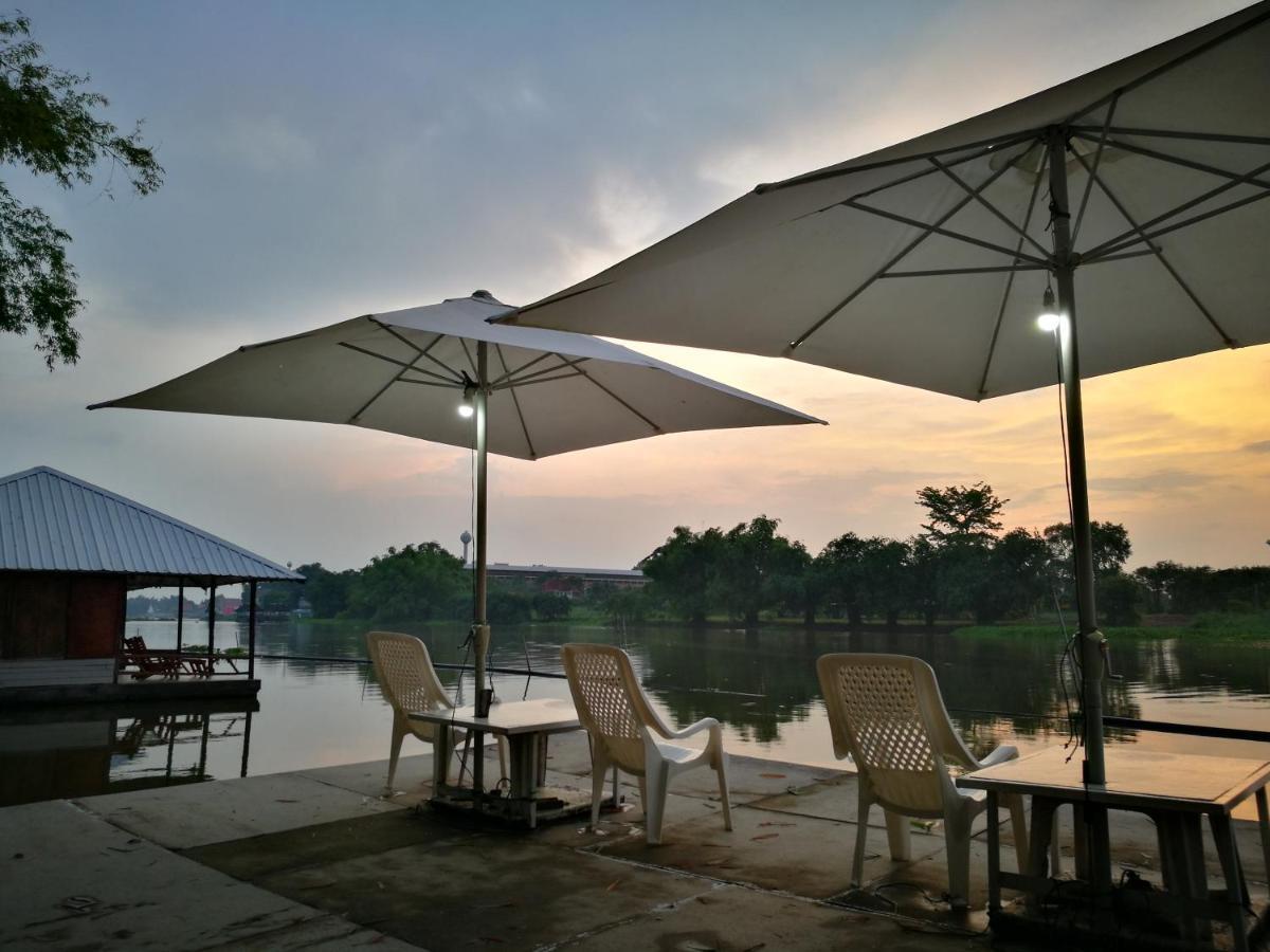 River Marina Resort Uthai Thani Esterno foto