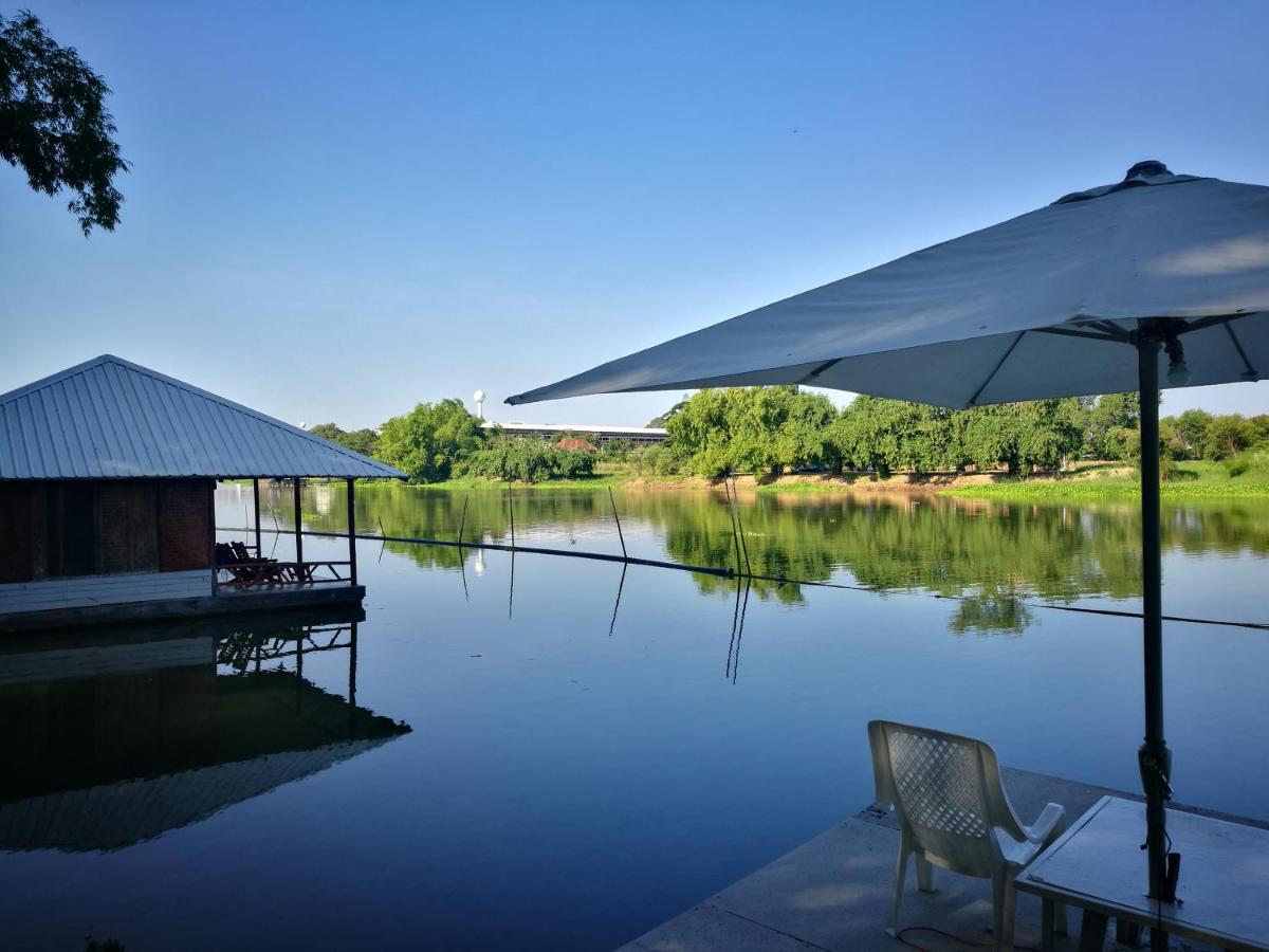River Marina Resort Uthai Thani Esterno foto