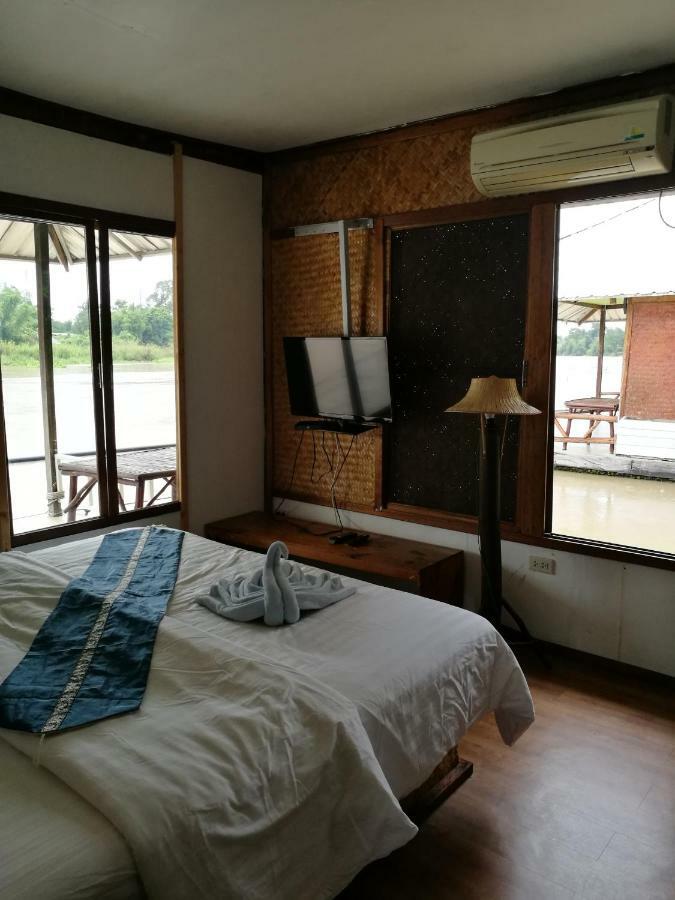 River Marina Resort Uthai Thani Esterno foto