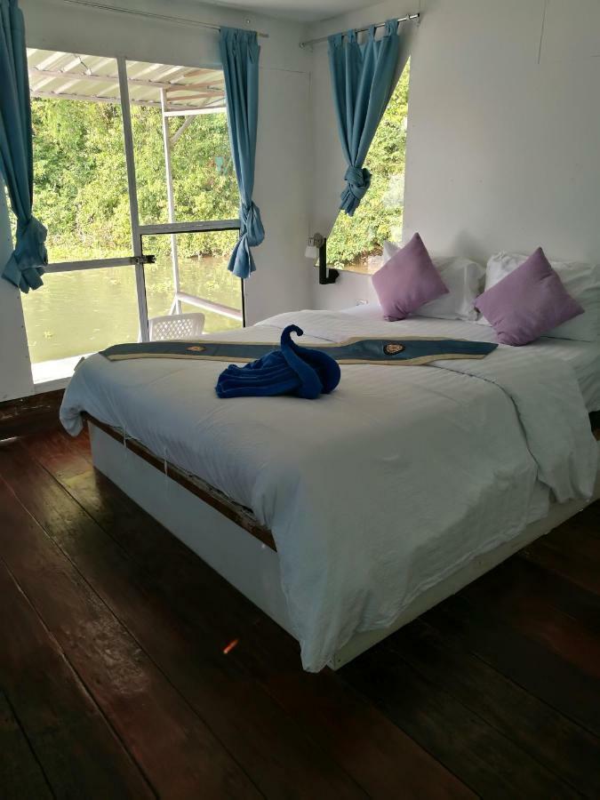 River Marina Resort Uthai Thani Esterno foto