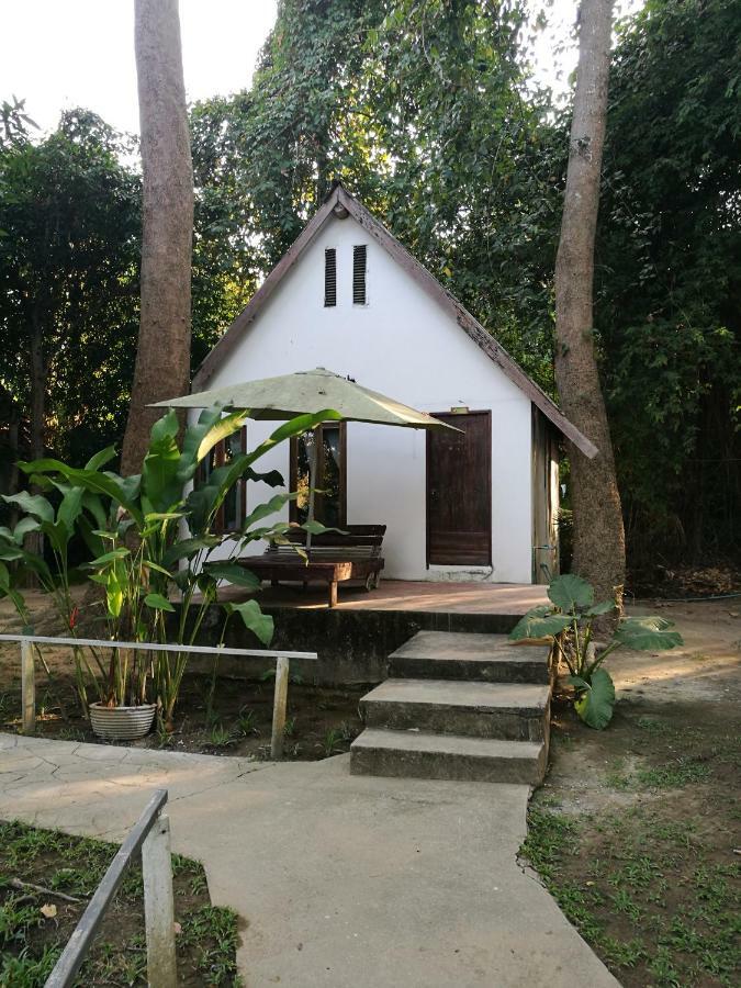 River Marina Resort Uthai Thani Esterno foto